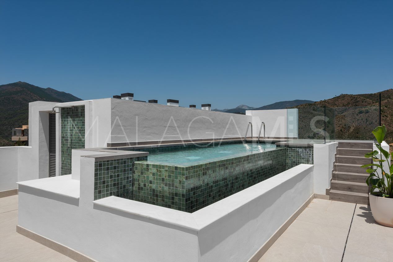 For sale penthouse in Benahavis