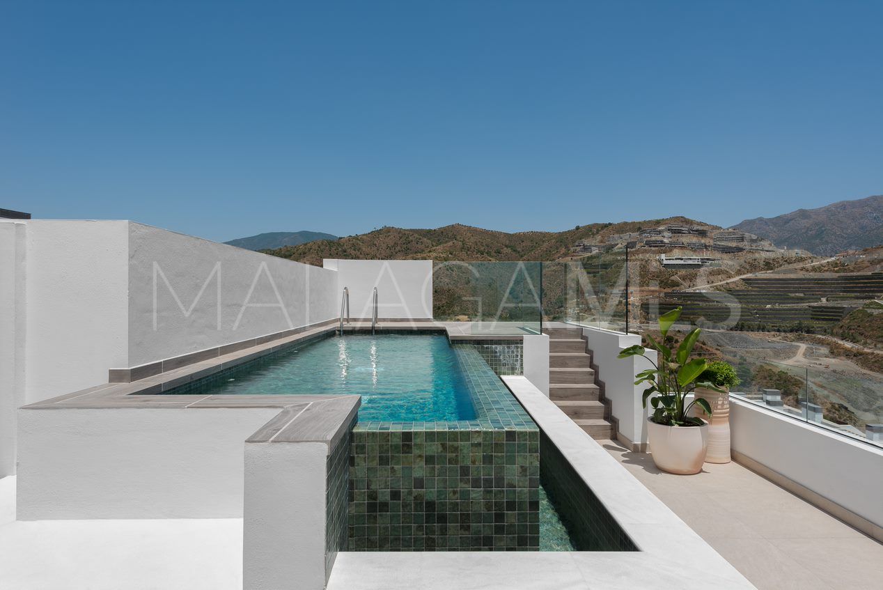 For sale penthouse in Benahavis