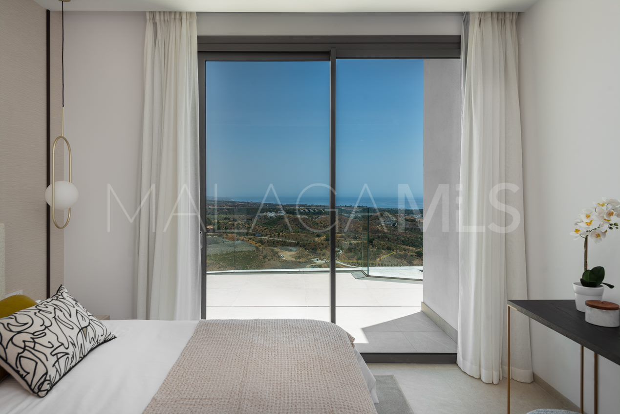 For sale penthouse in Benahavis