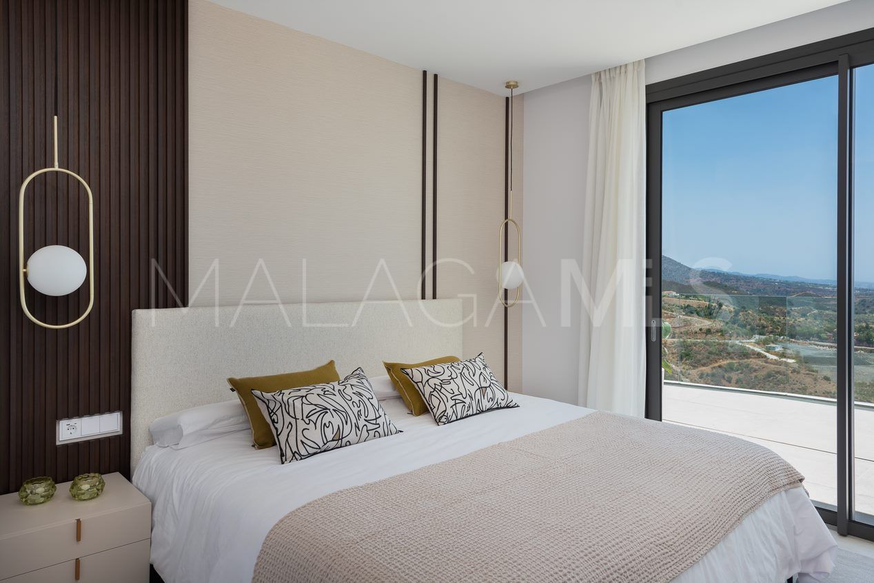 For sale penthouse in Benahavis