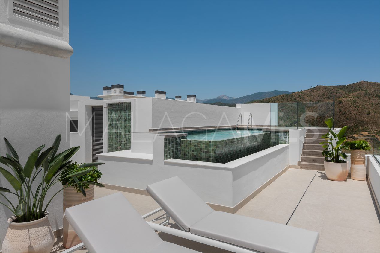 For sale penthouse in Benahavis