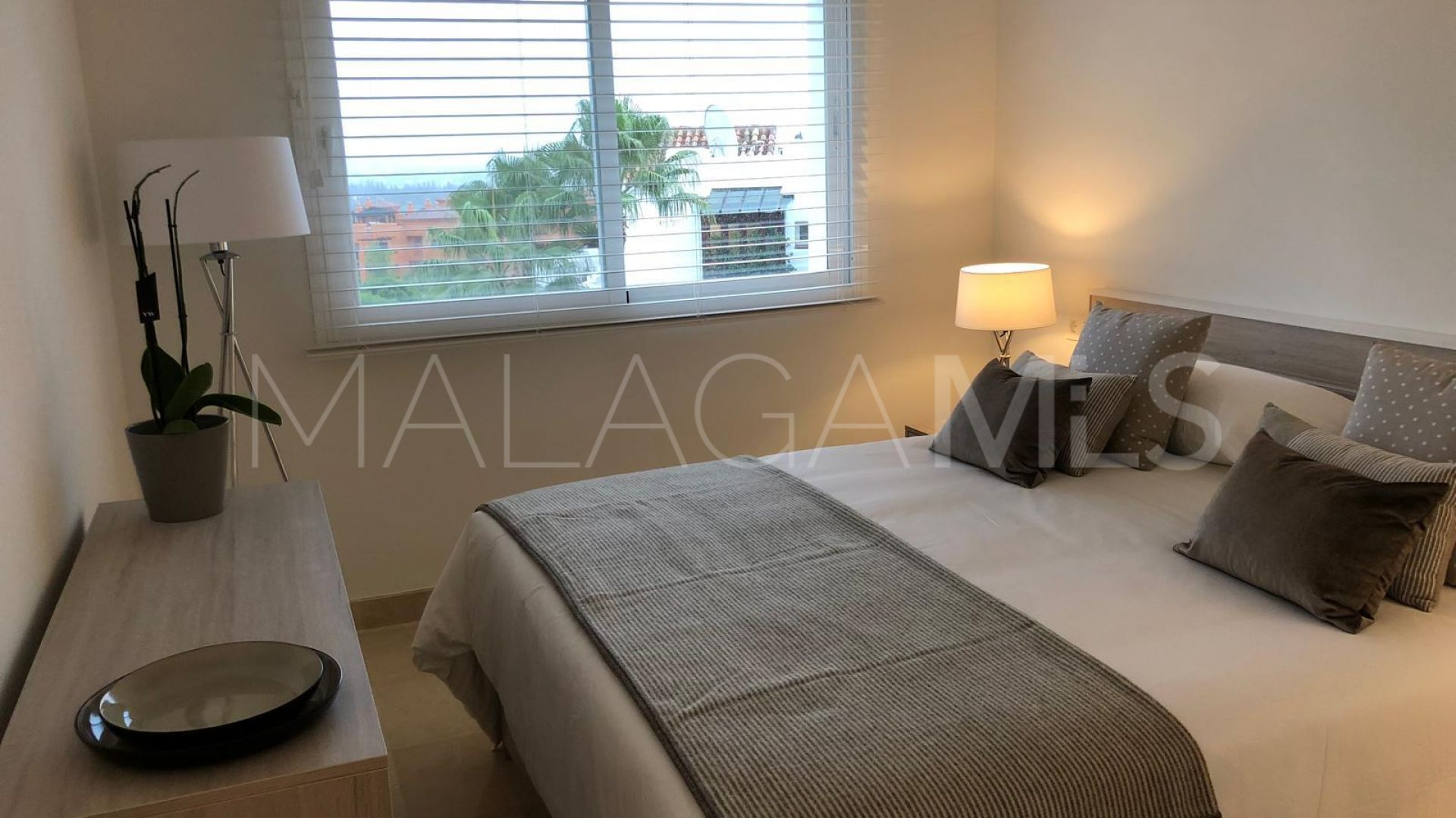 For sale penthouse in Benahavis with 2 bedrooms