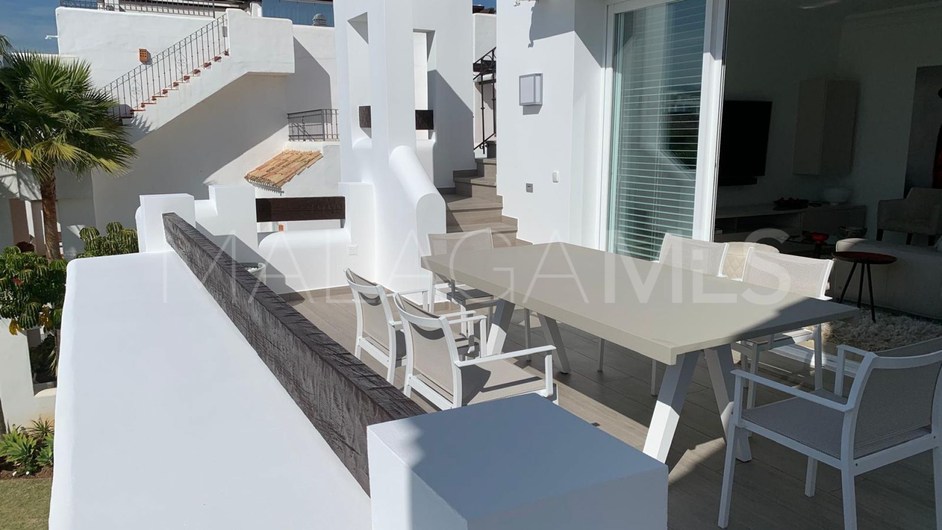 For sale penthouse in Benahavis with 2 bedrooms