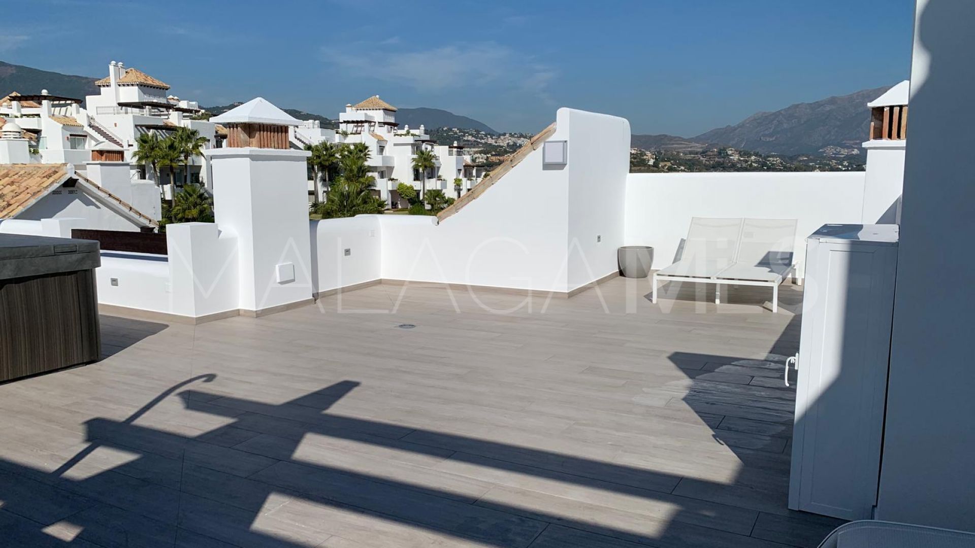 For sale penthouse in Benahavis with 2 bedrooms