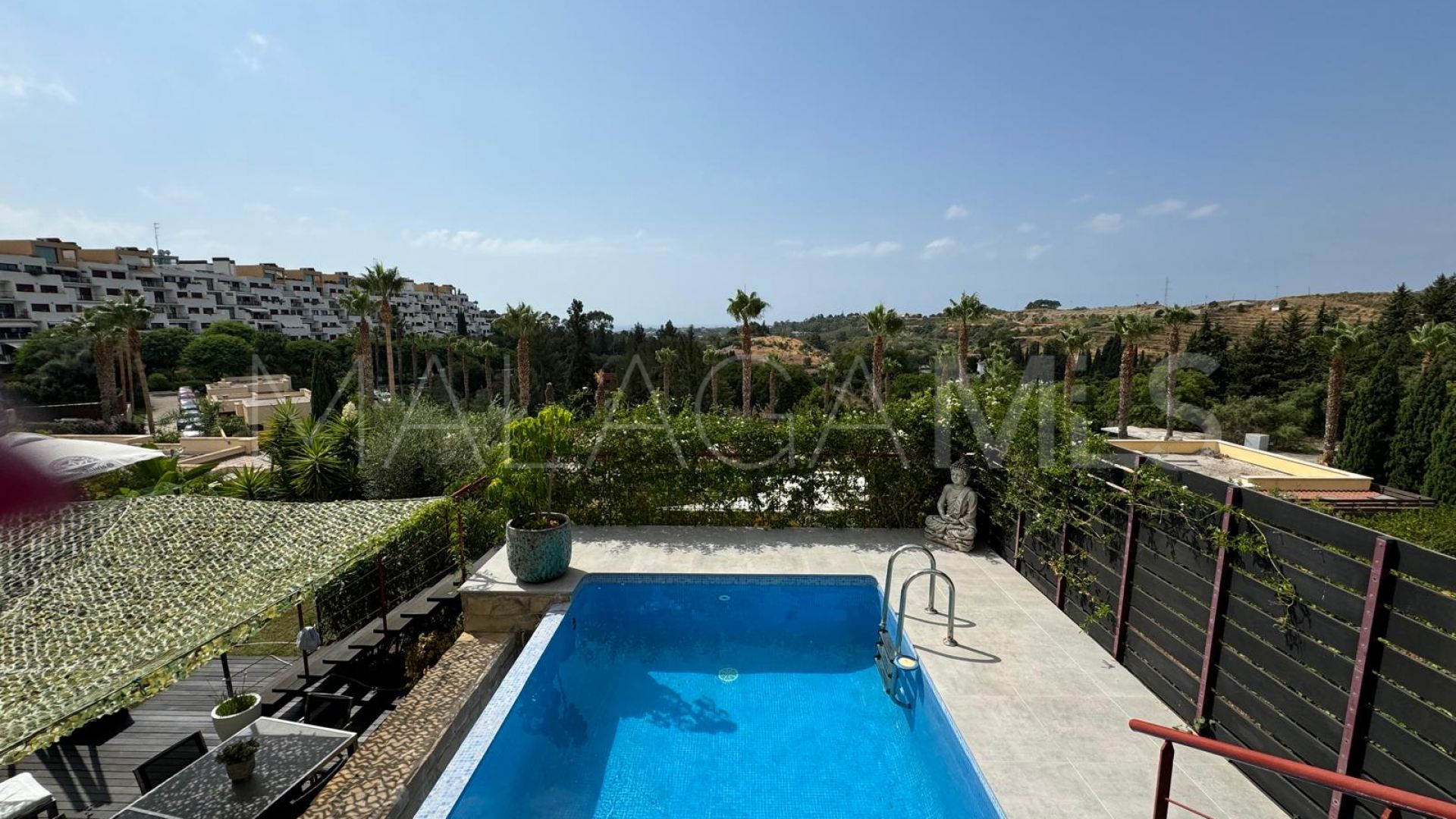 Buy villa de 3 bedrooms in Benahavis