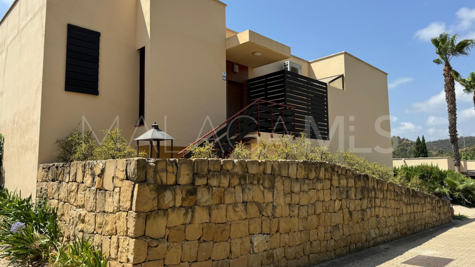 Buy villa de 3 bedrooms in Benahavis