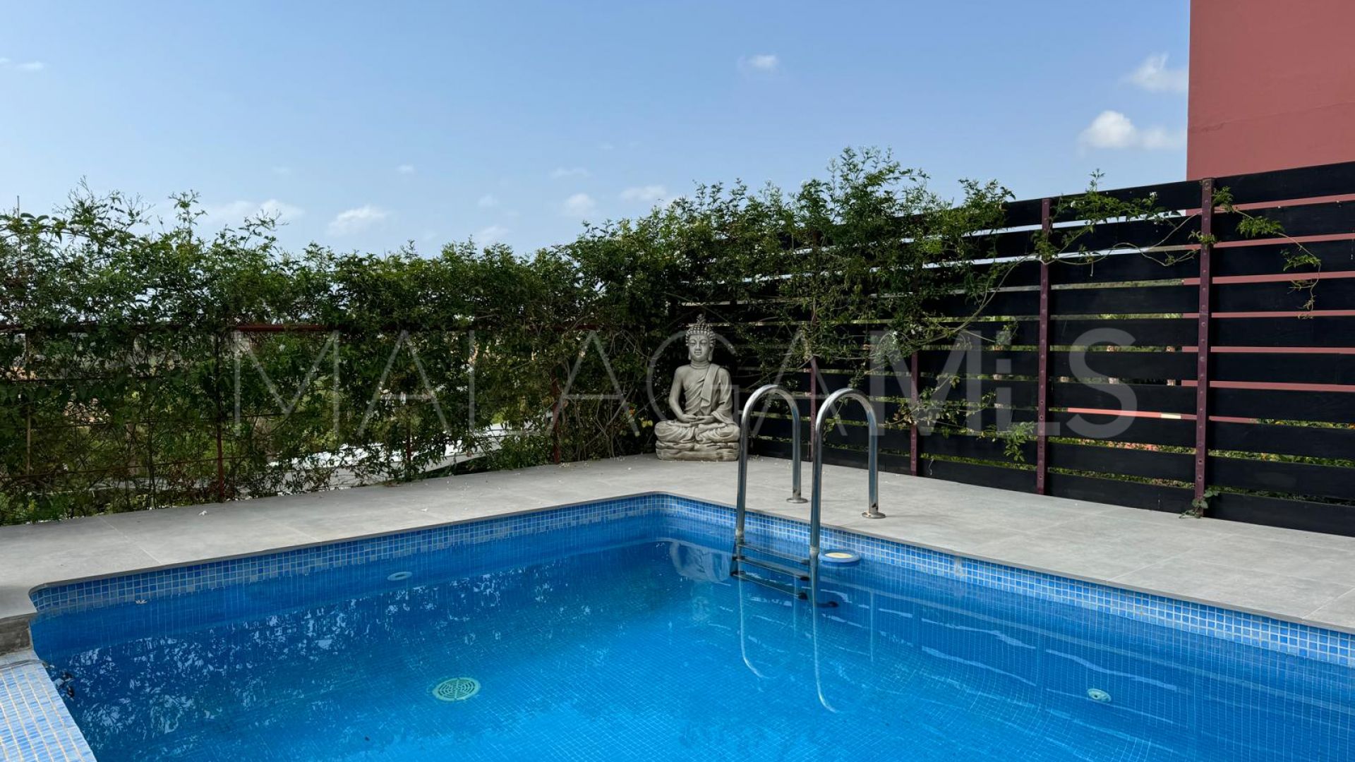 Buy villa de 3 bedrooms in Benahavis