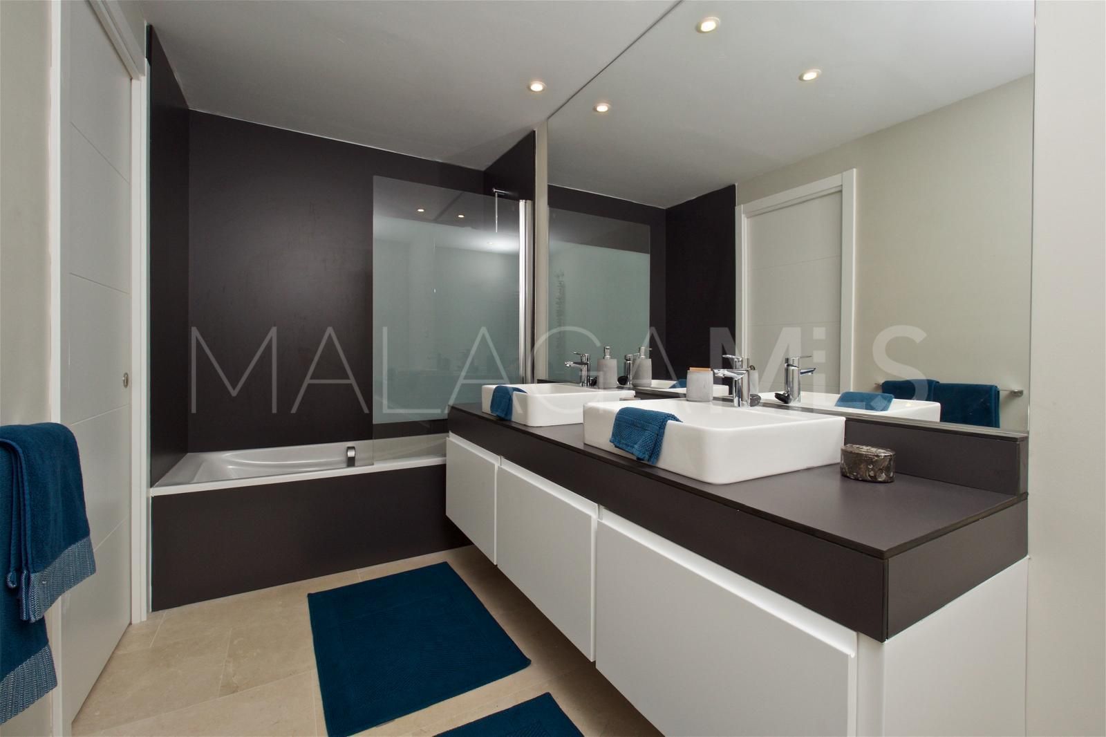 2 bedrooms apartment in Estepona for sale