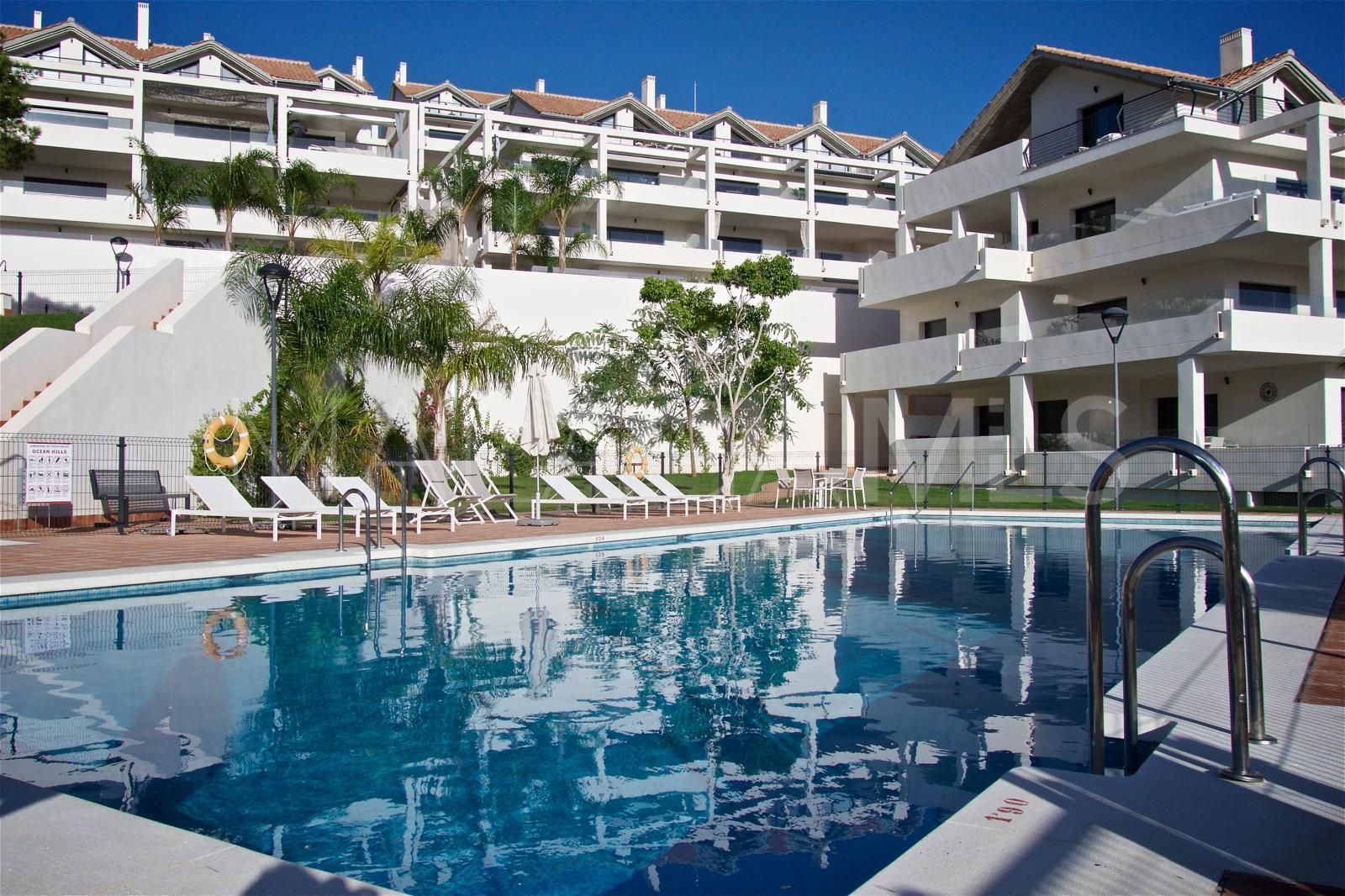 2 bedrooms apartment in Estepona for sale