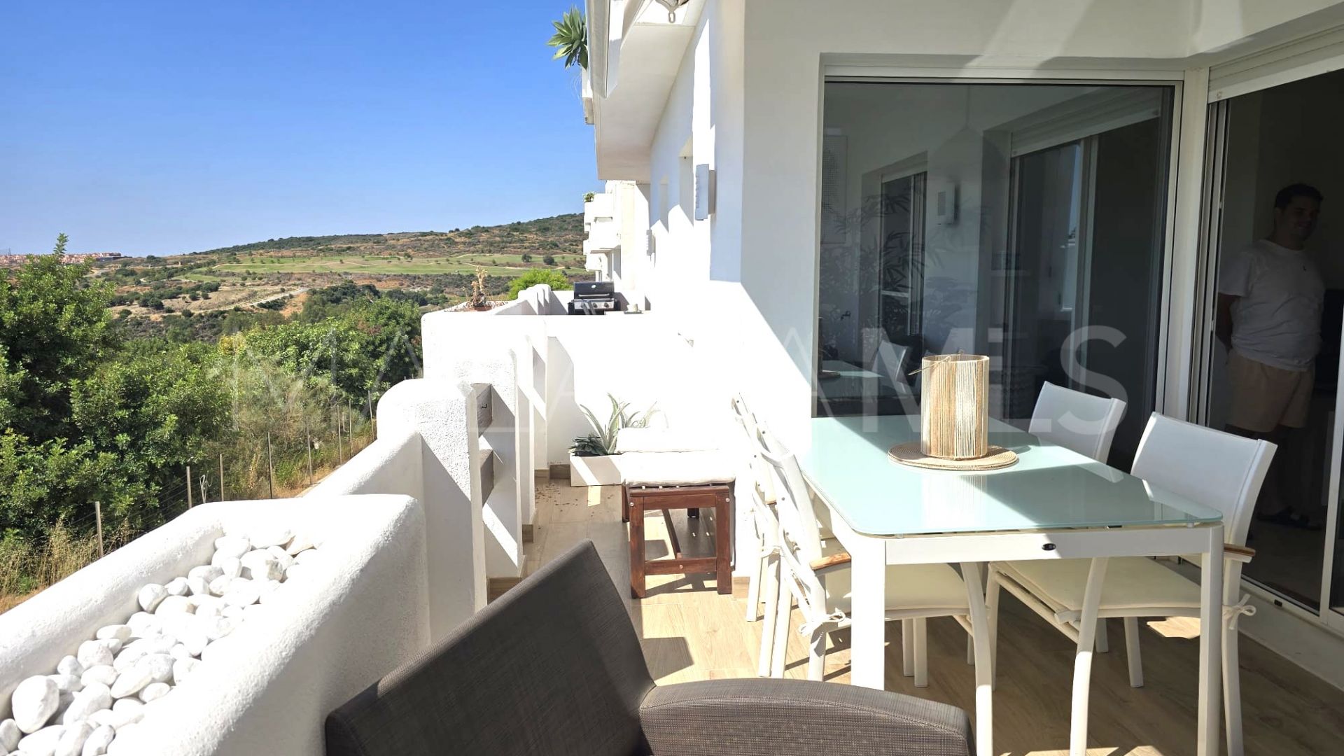 Buy Estepona apartment