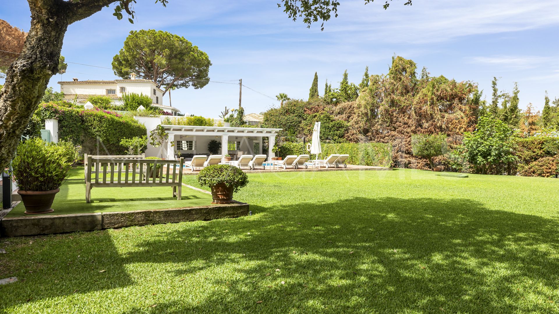 Villa in Elviria for sale