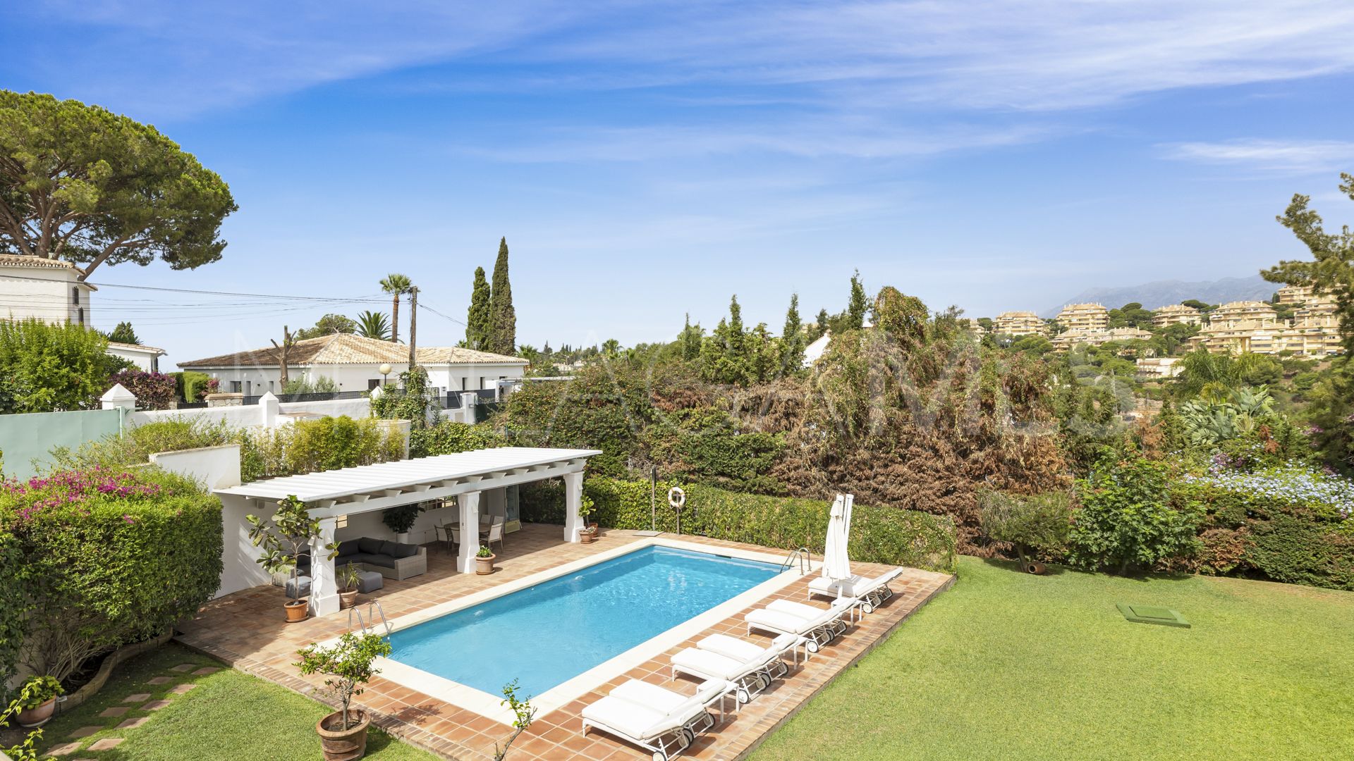 Villa in Elviria for sale