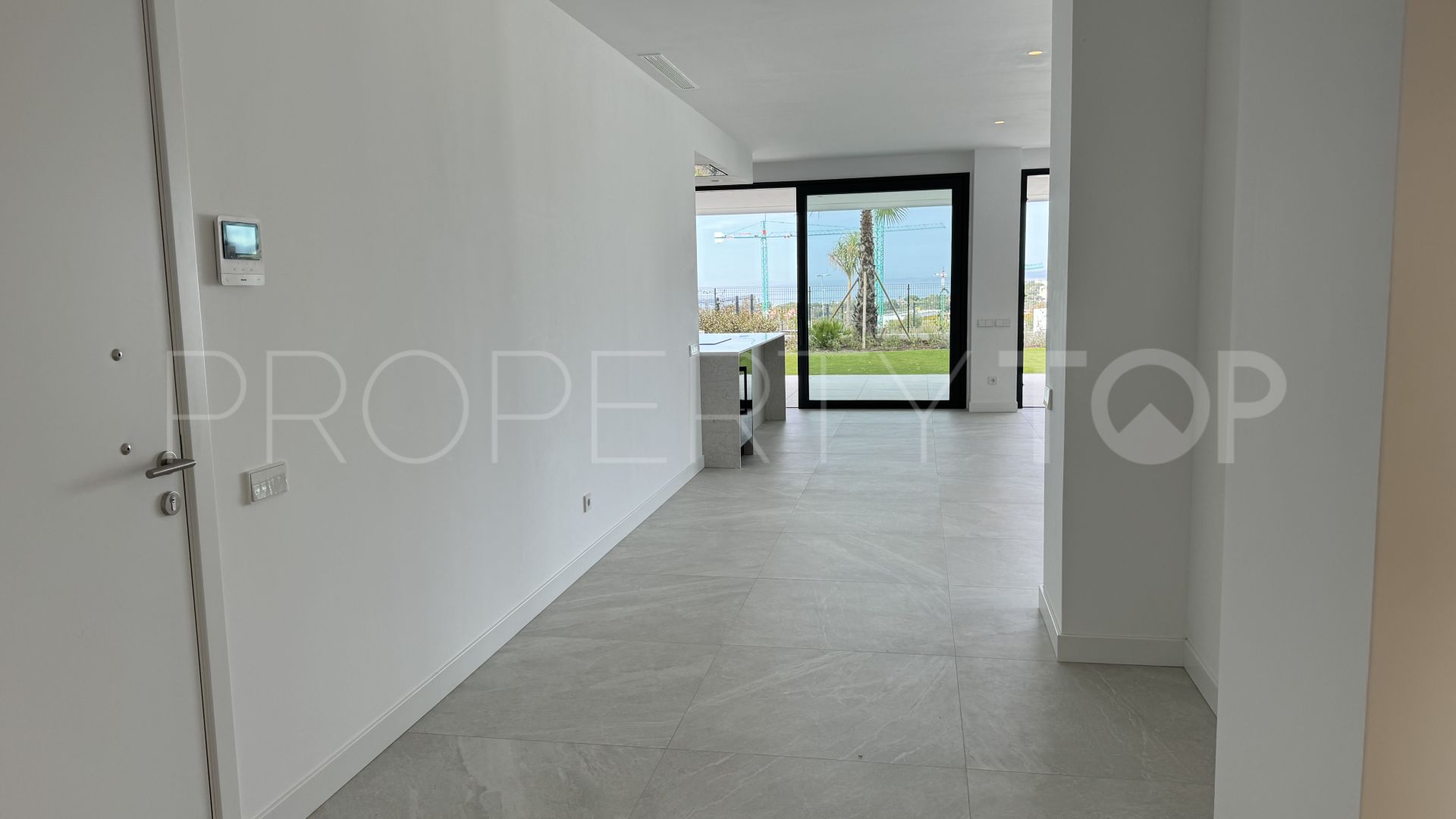 Ground floor apartment for sale in Marbella City with 3 bedrooms