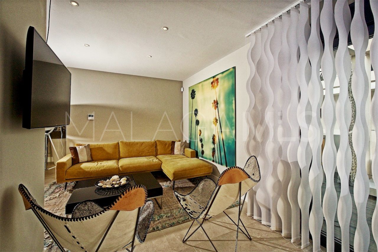 Se vende atico duplex with 2 bedrooms in Estepona