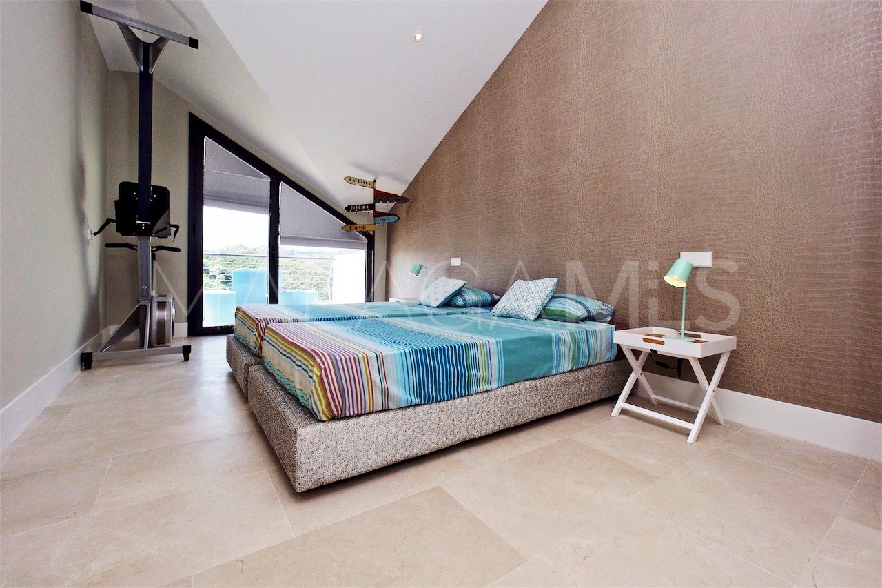 Se vende atico duplex with 2 bedrooms in Estepona