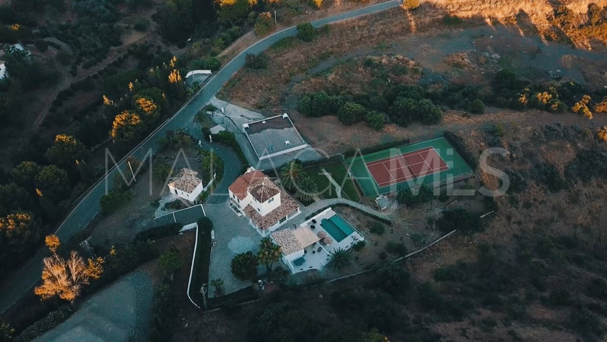 Villa for sale in Los Reales - Sierra Estepona