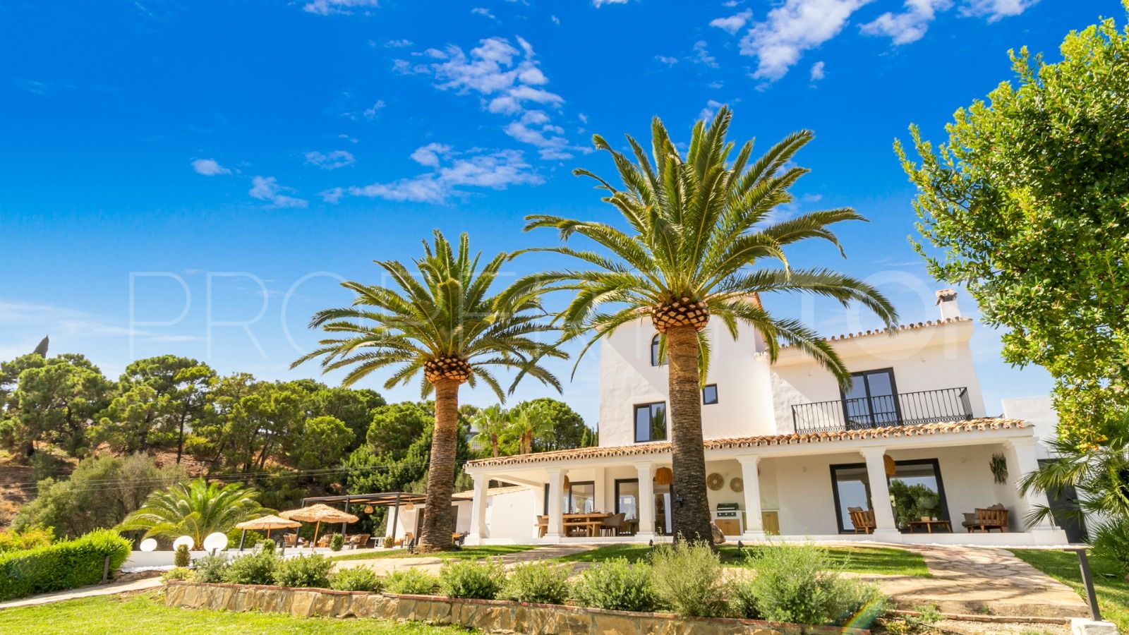 For sale villa in Los Reales - Sierra Estepona