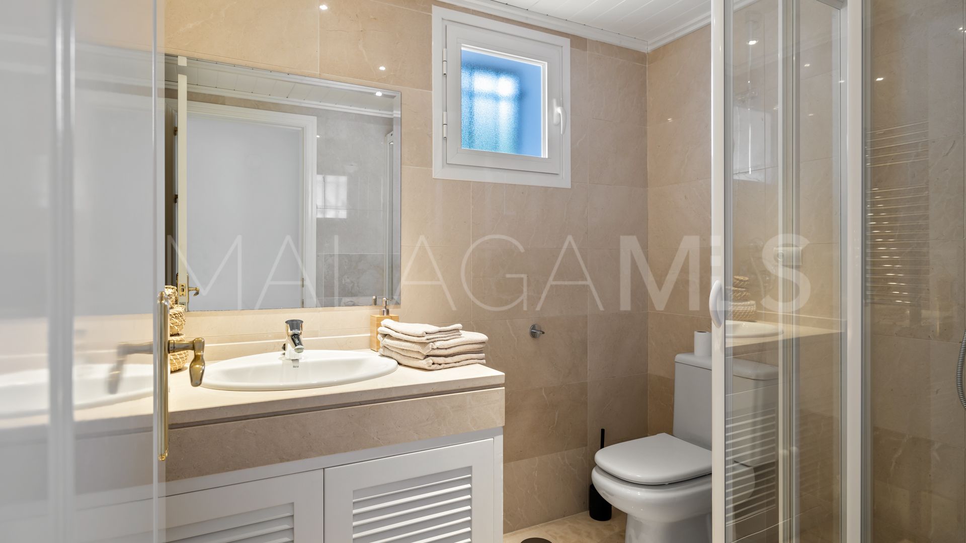 Apartamento planta baja for sale in Benahavis de 2 bedrooms