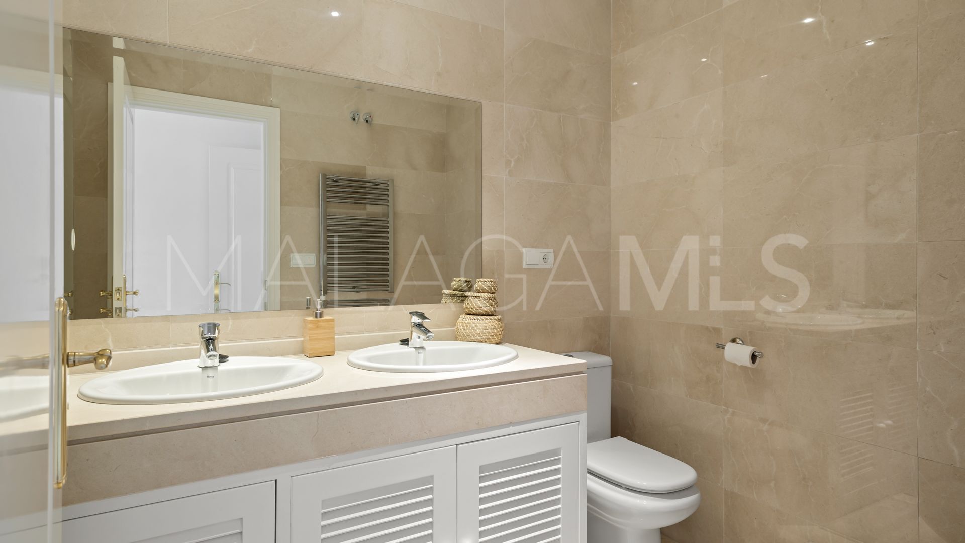 Apartamento planta baja for sale in Benahavis de 2 bedrooms