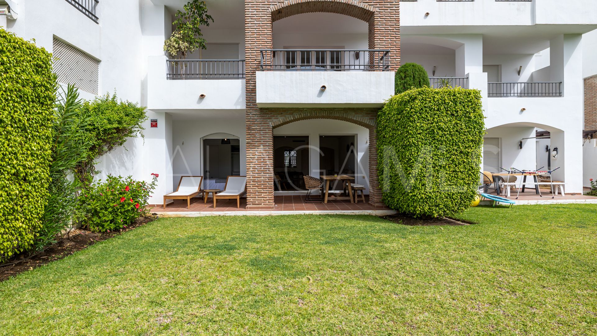 Apartamento planta baja for sale in Benahavis de 2 bedrooms