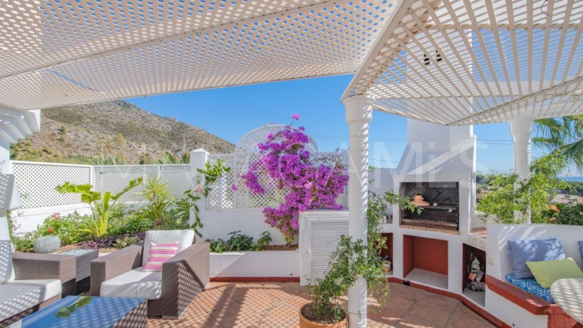 For sale 4 bedrooms house in Jardines Colgantes