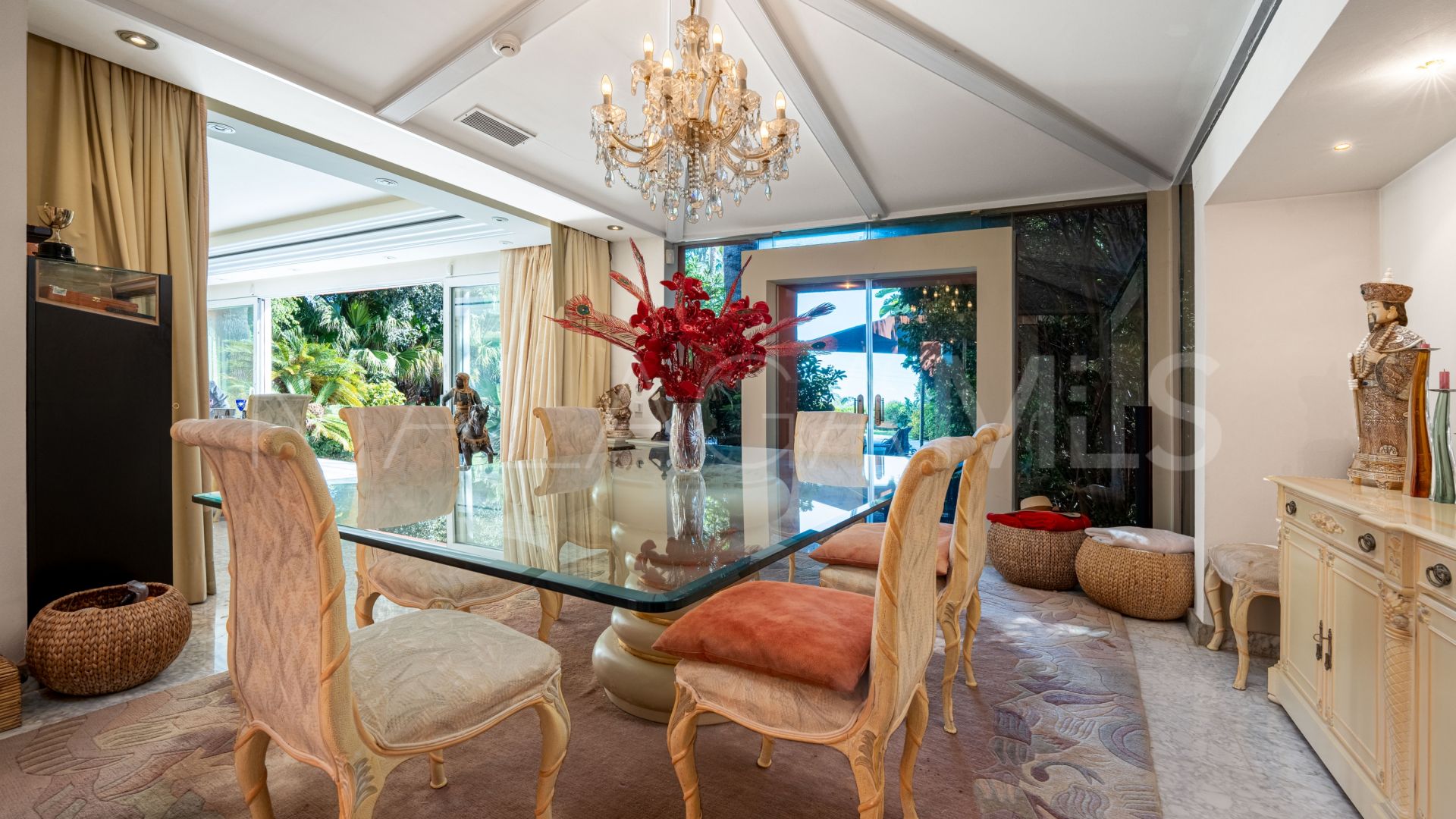 Villa for sale in Marbella City