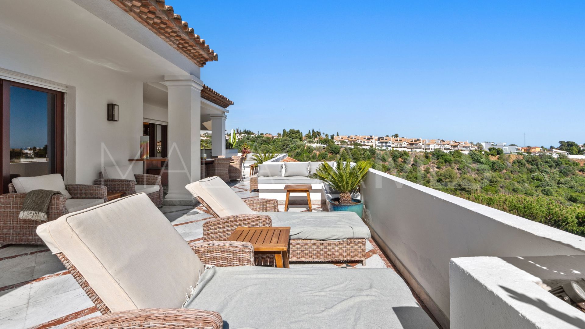 Zweistöckiges penthouse for sale in Marbella Goldene Meile