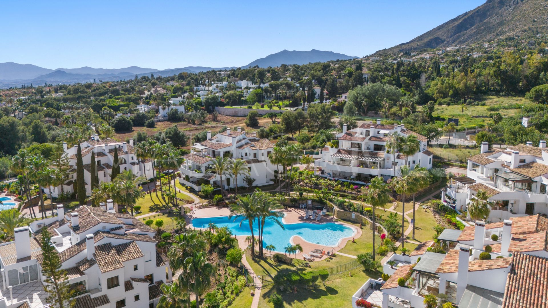 Zweistöckiges penthouse for sale in Marbella Goldene Meile