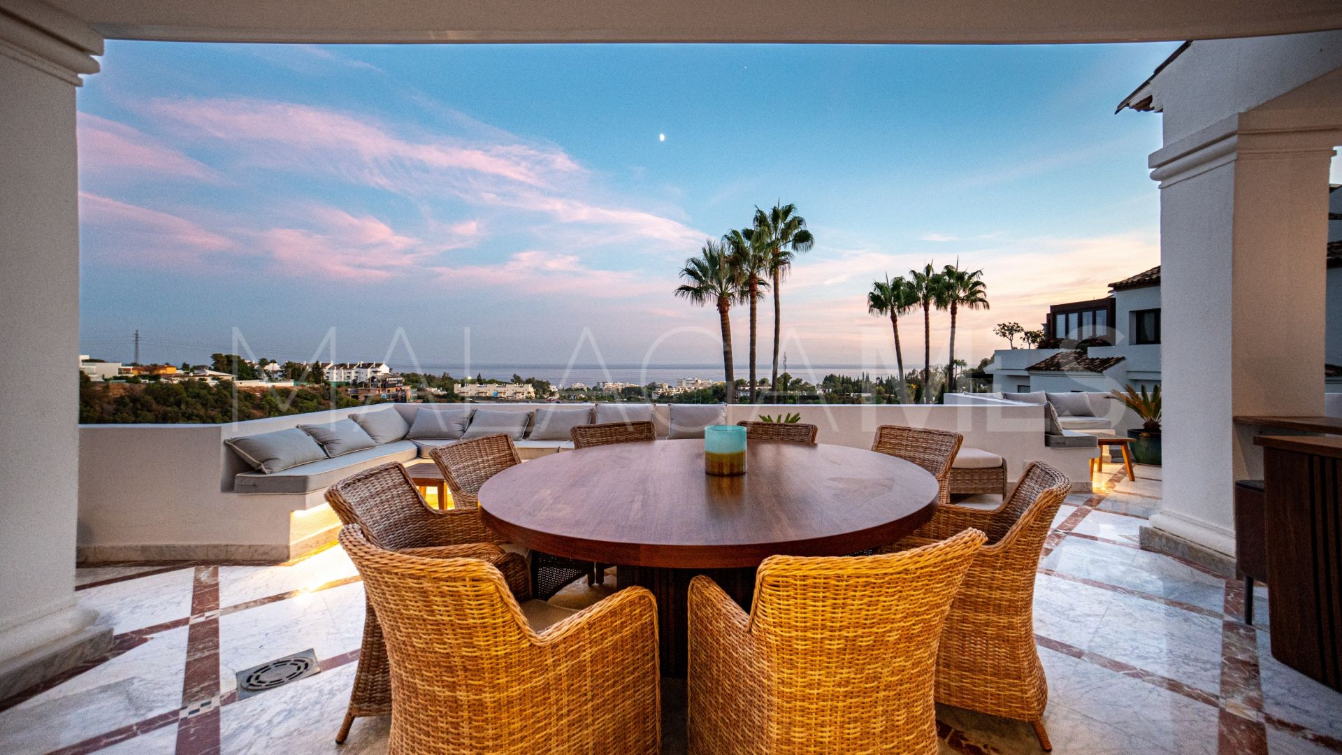 Zweistöckiges penthouse for sale in Marbella Goldene Meile