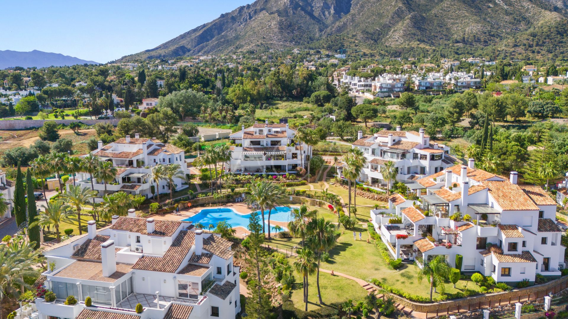 Zweistöckiges penthouse for sale in Marbella Goldene Meile