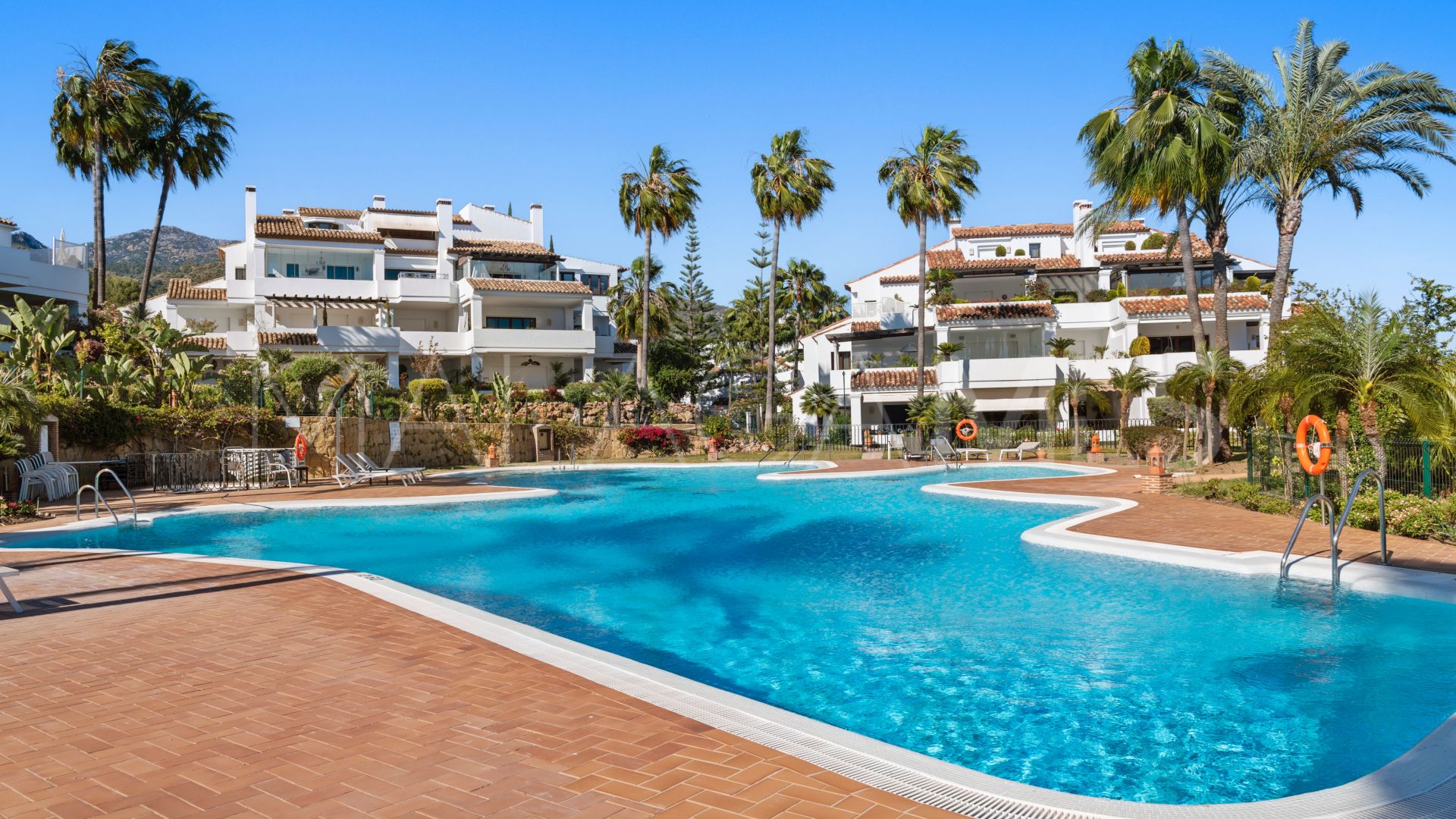 Zweistöckiges penthouse for sale in Marbella Goldene Meile