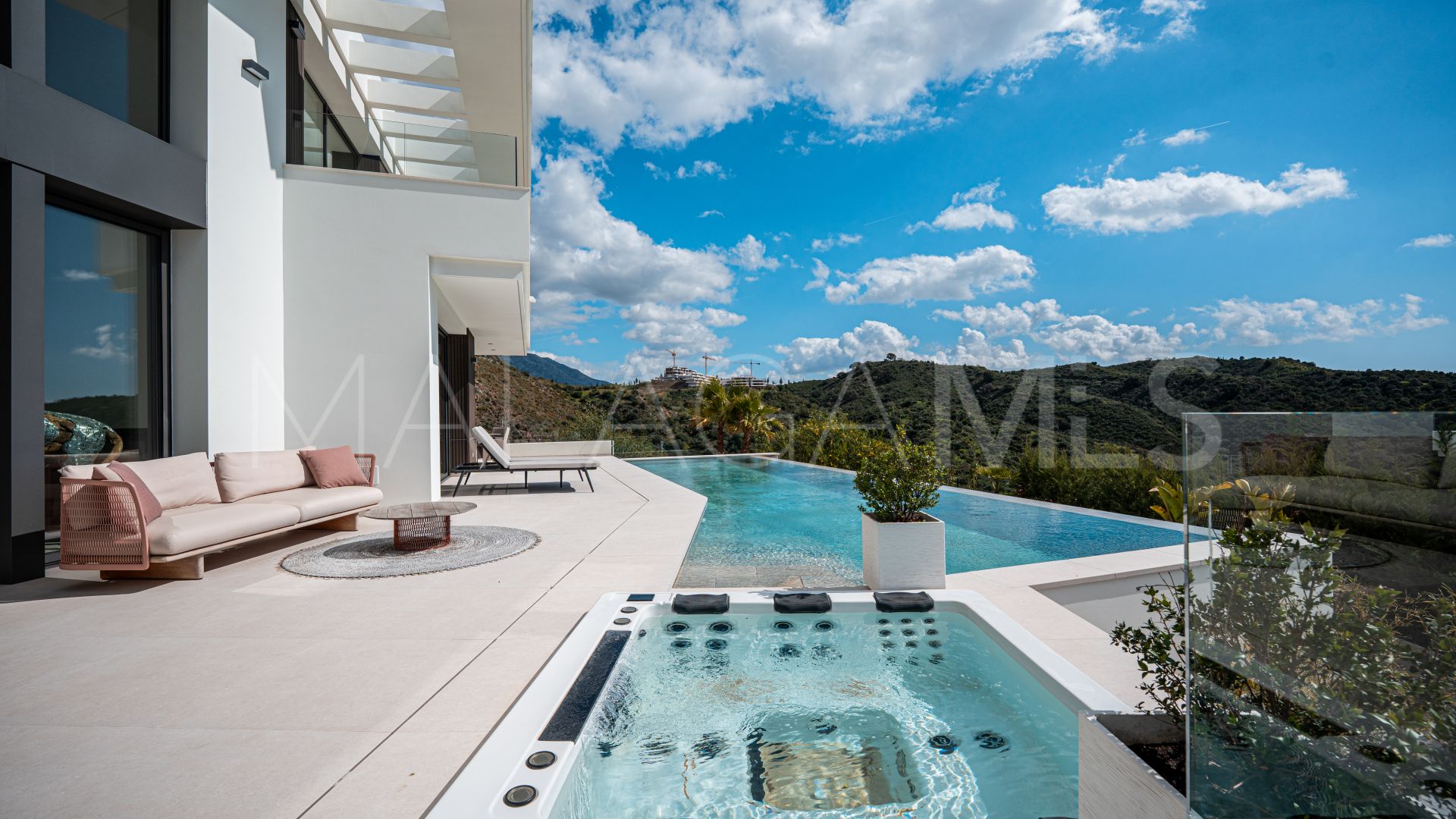 Villa for sale in Lomas de La Quinta