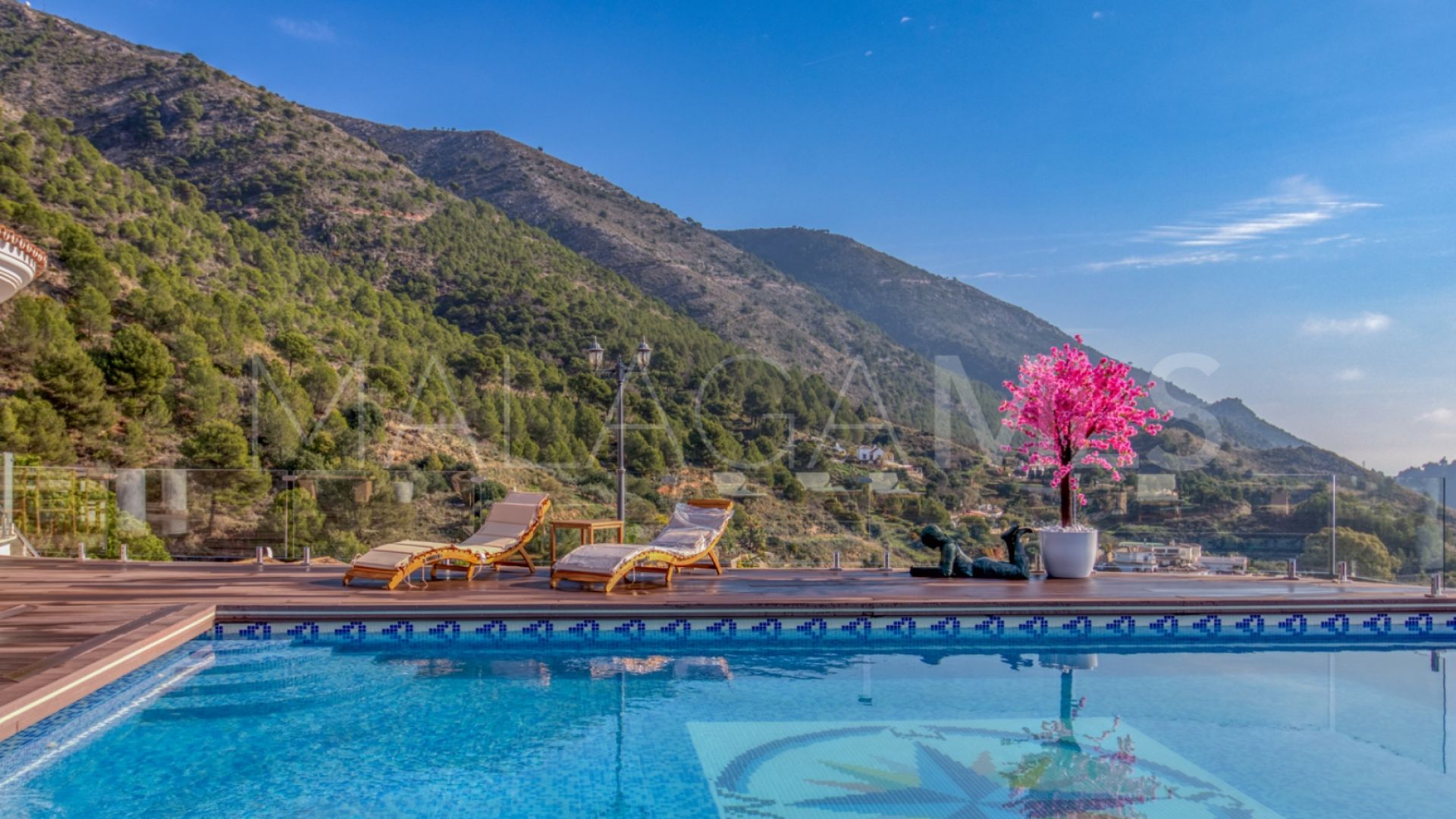 Villa for sale in Mijas