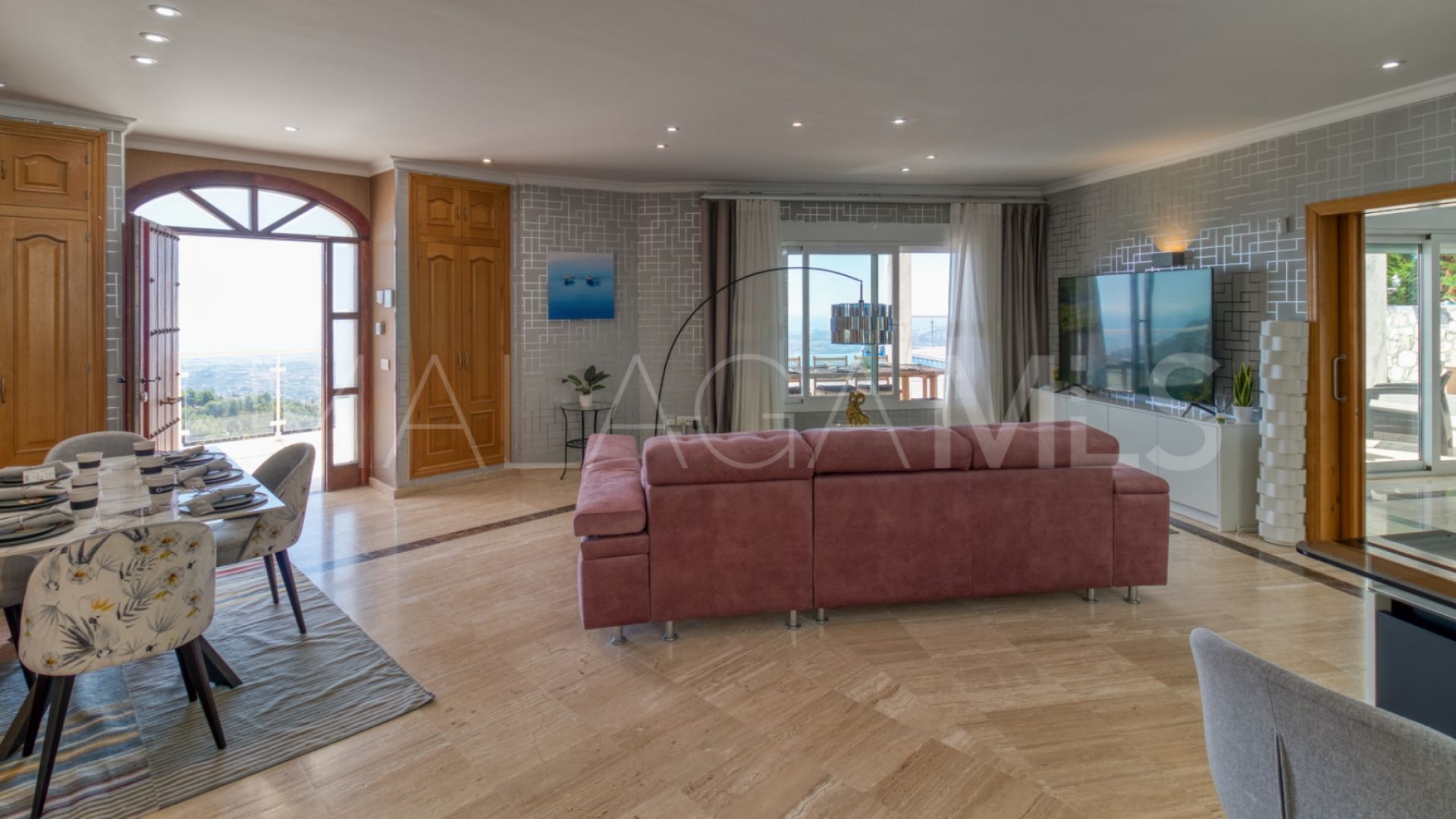 Villa for sale in Mijas