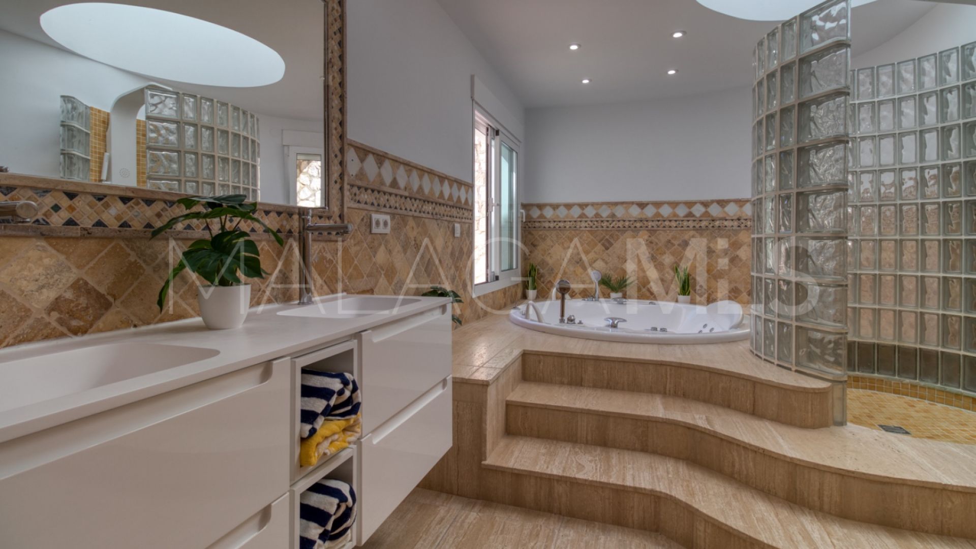 Villa for sale in Mijas
