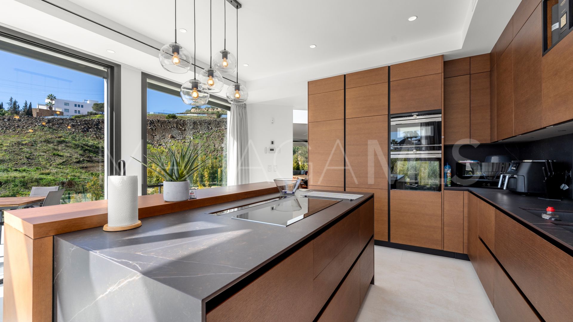 Villa for sale in Benahavis