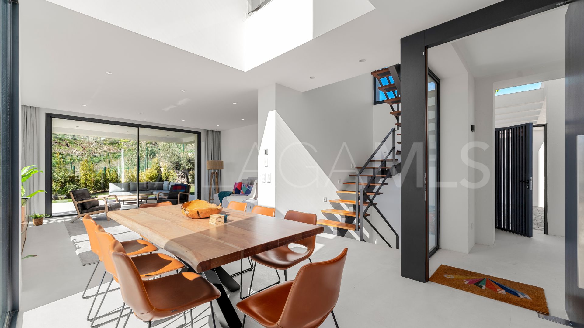 Villa for sale in Benahavis