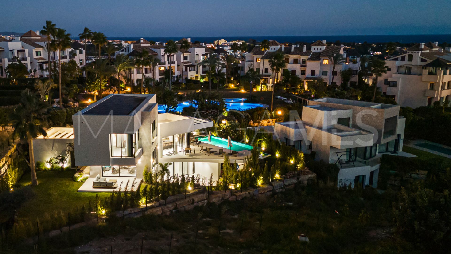 Villa for sale in Benahavis
