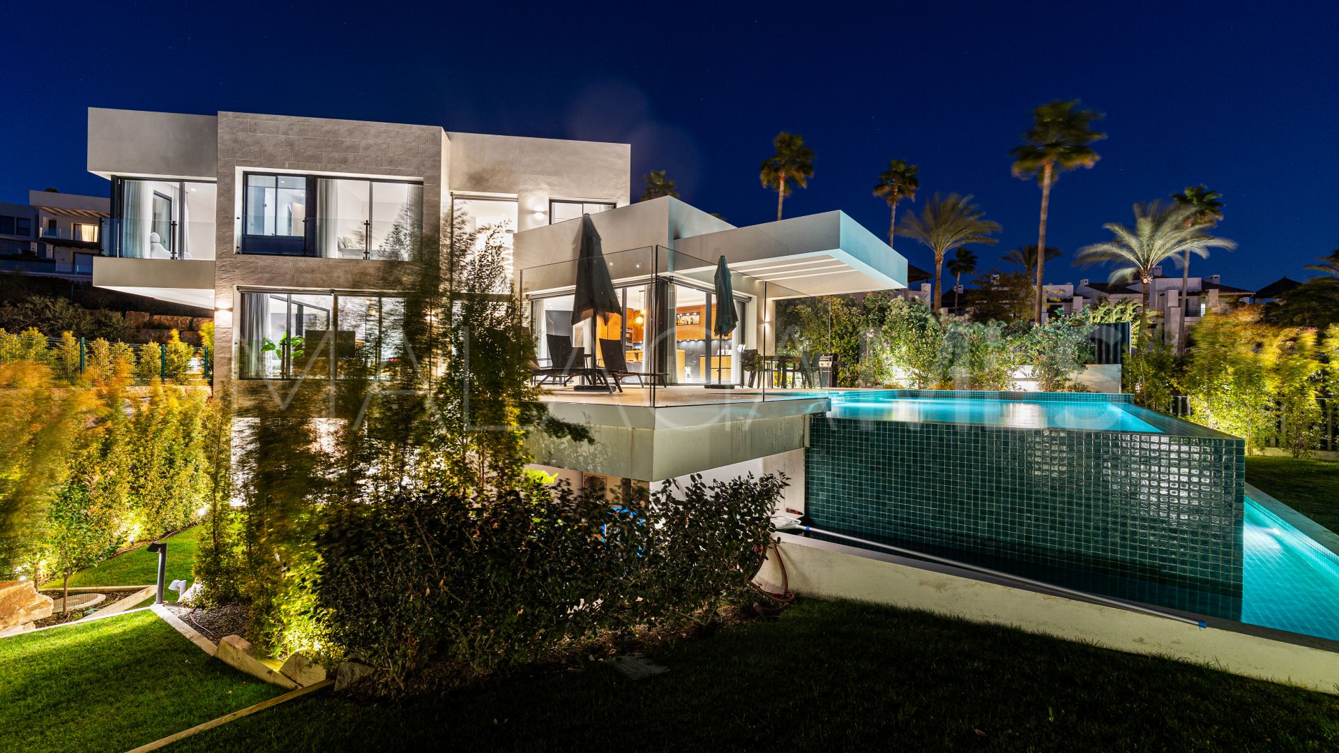 Villa for sale in Benahavis