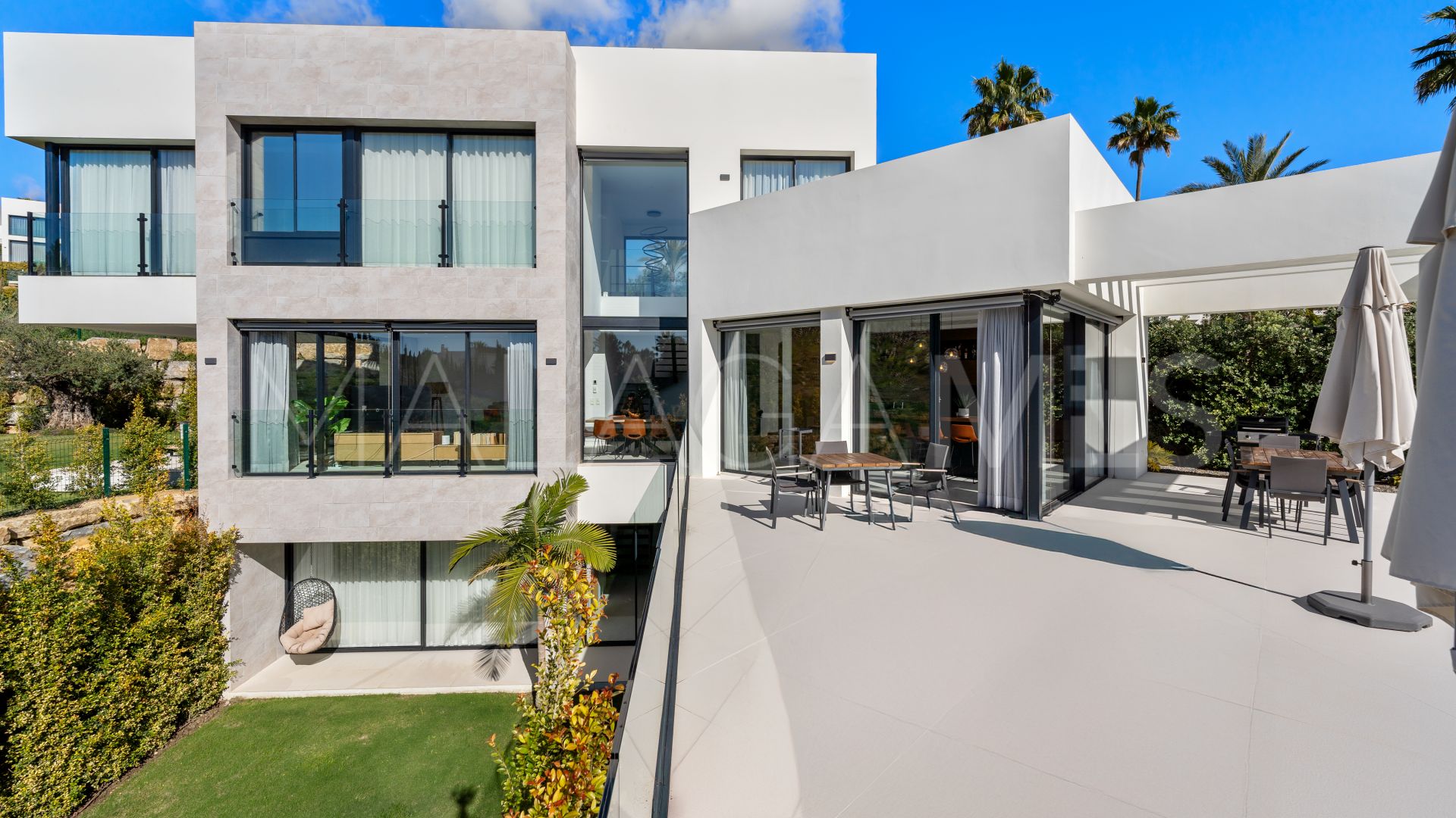 Villa for sale in Benahavis