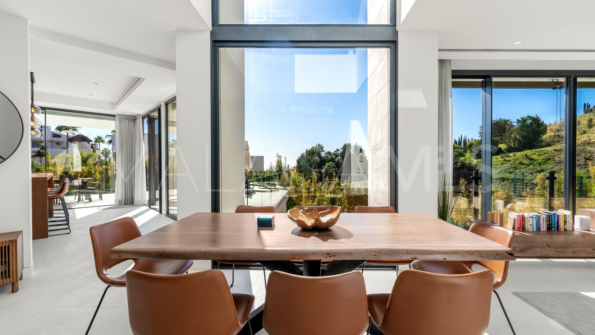 Villa for sale in Benahavis