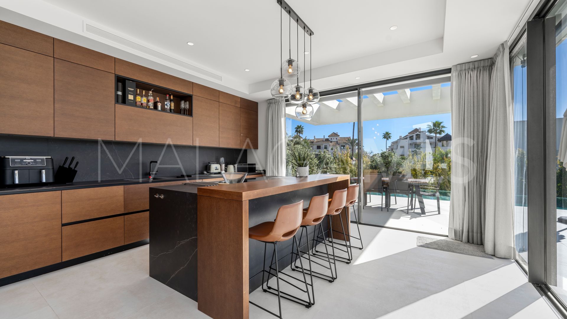 Villa for sale in Benahavis