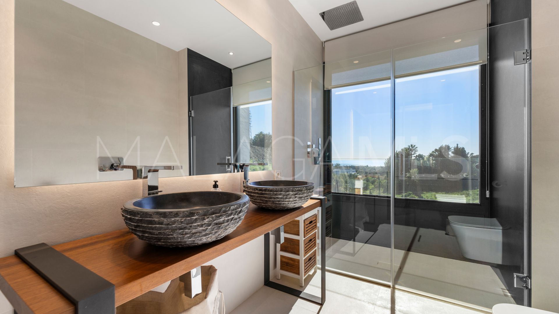 Villa for sale in Benahavis