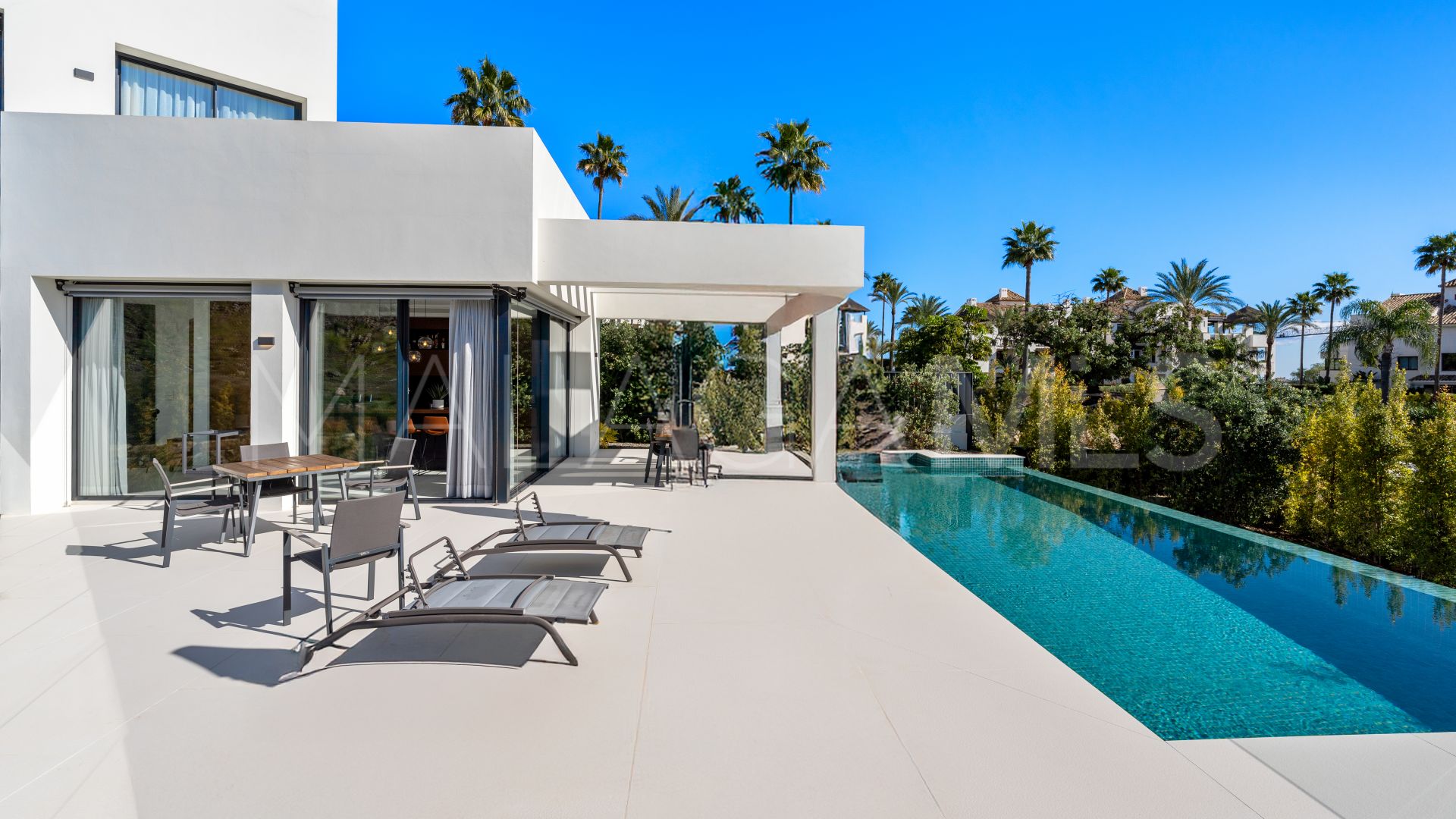 Villa for sale in Benahavis