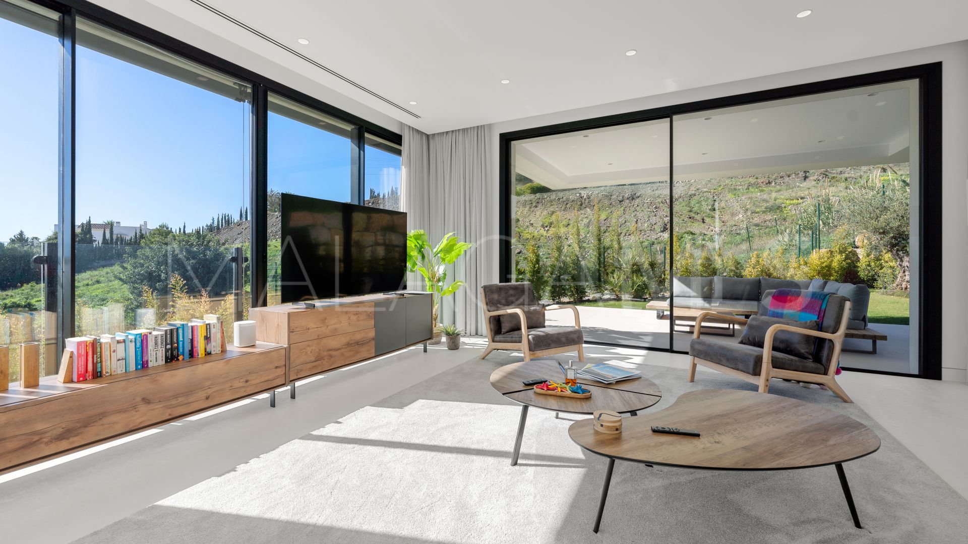 Villa for sale in Benahavis