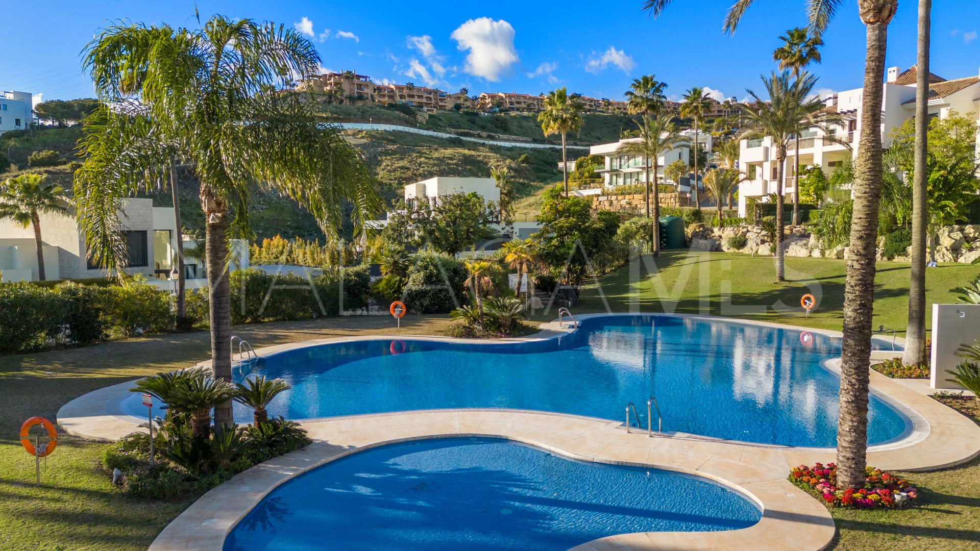 Villa for sale in Benahavis