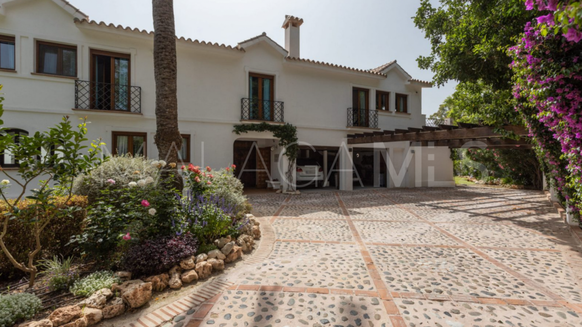 Villa for sale in Guadalmina Baja