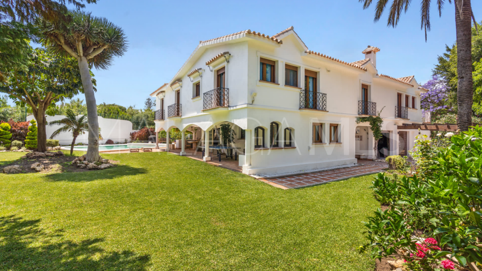 Villa for sale in Guadalmina Baja