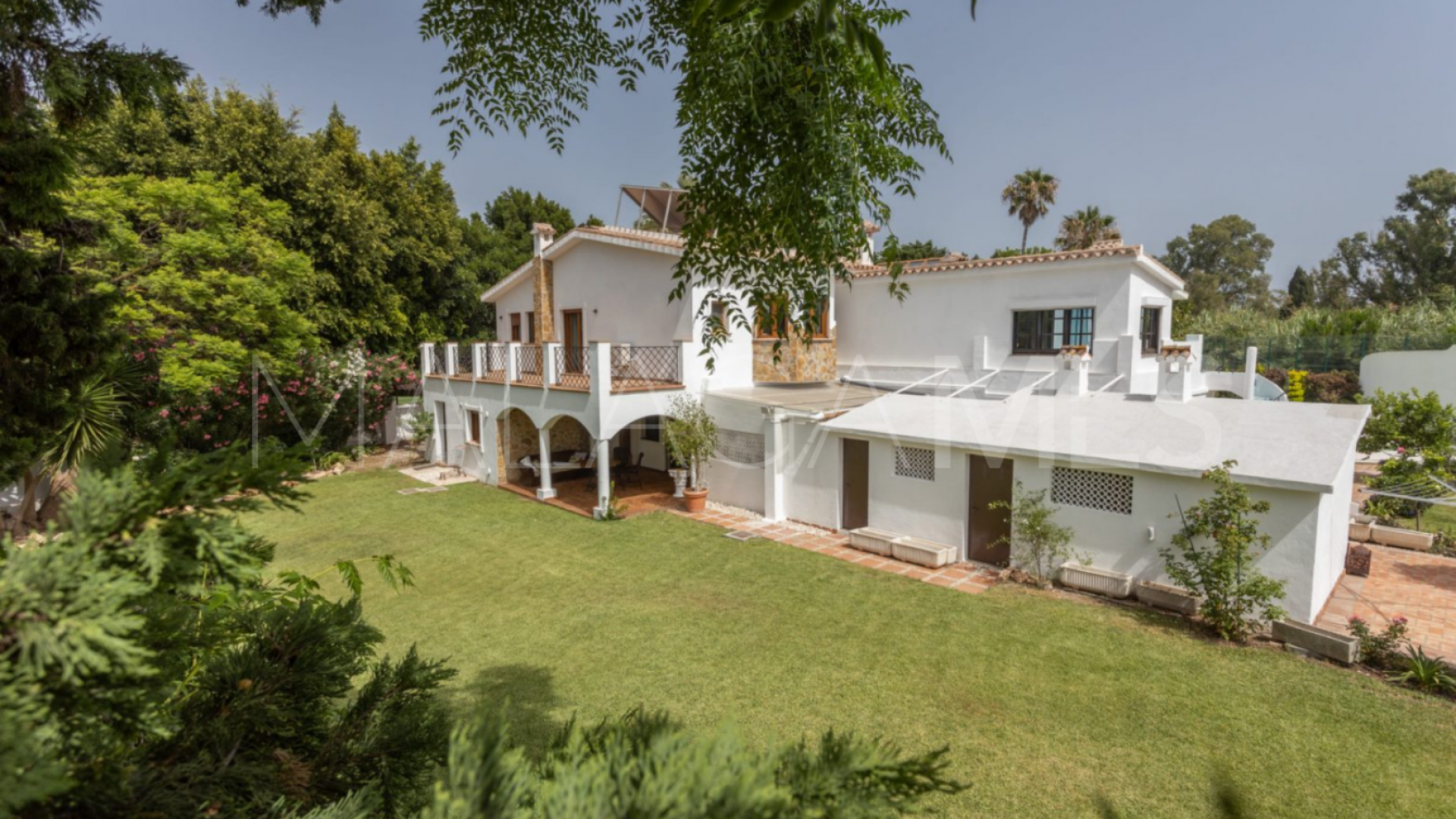 Villa for sale in Guadalmina Baja