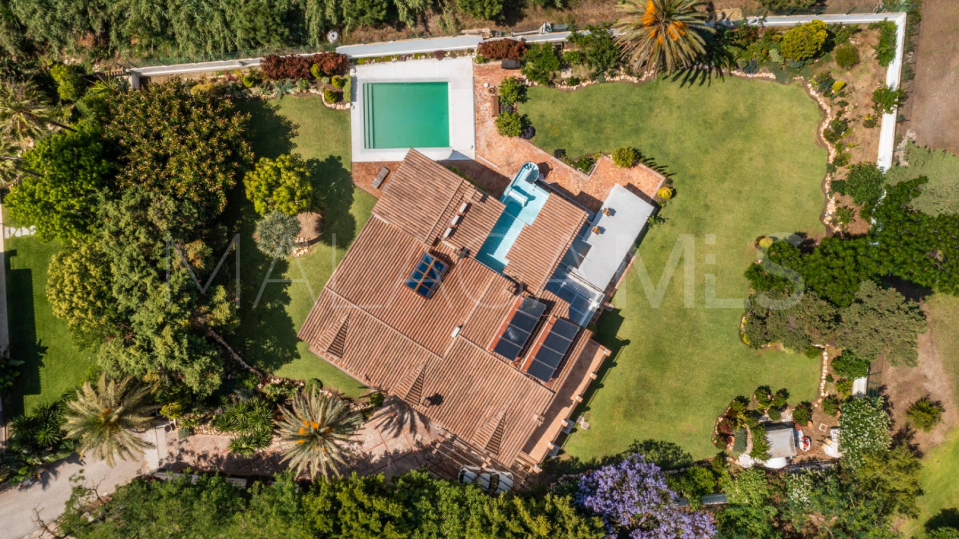 Villa for sale in Guadalmina Baja